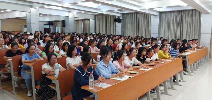 人文教育学院举行2019级新生专业教育活动
