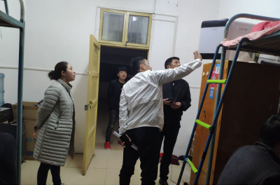 经济管理学院领导深入学生宿舍开展安全检查