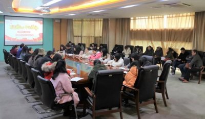 副校长尤桂英深入人文教育学院与后勤保卫处讲主题教育专题党课