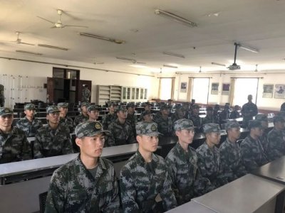 “暖心回访”助力大学生新兵安心军营
