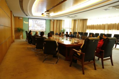 必赢官网师生收听收看十九届中央政治局常委记者见面会