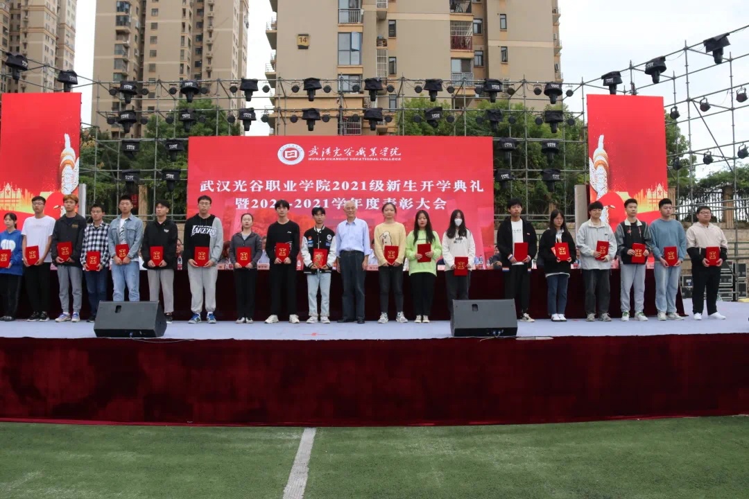 必赢官网隆重举行2021级新生开学典礼暨2020-2021学年度表彰大会